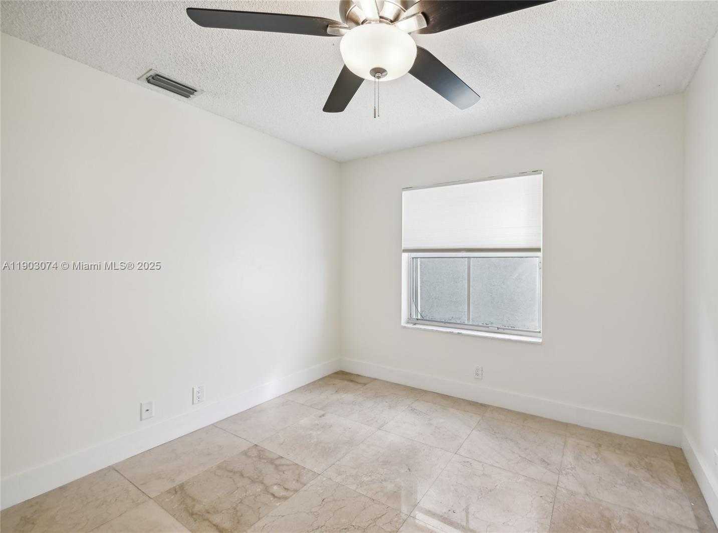 Imagen de Pequeño Objeto