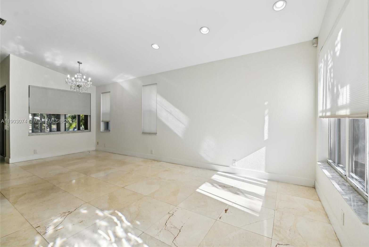 Imagen de Pequeño Objeto