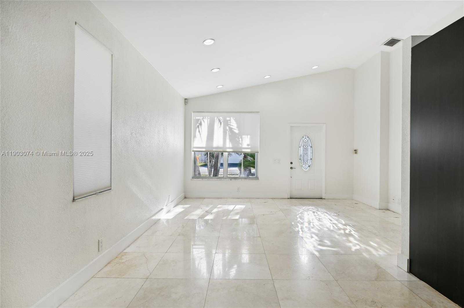 Imagen de Pequeño Objeto