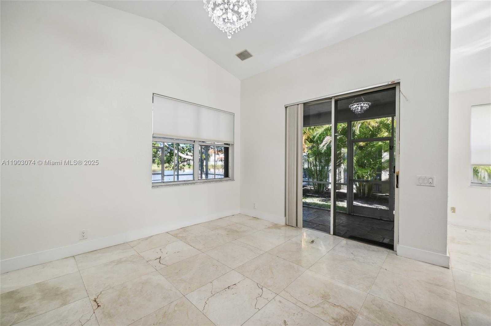 Imagen de Pequeño Objeto