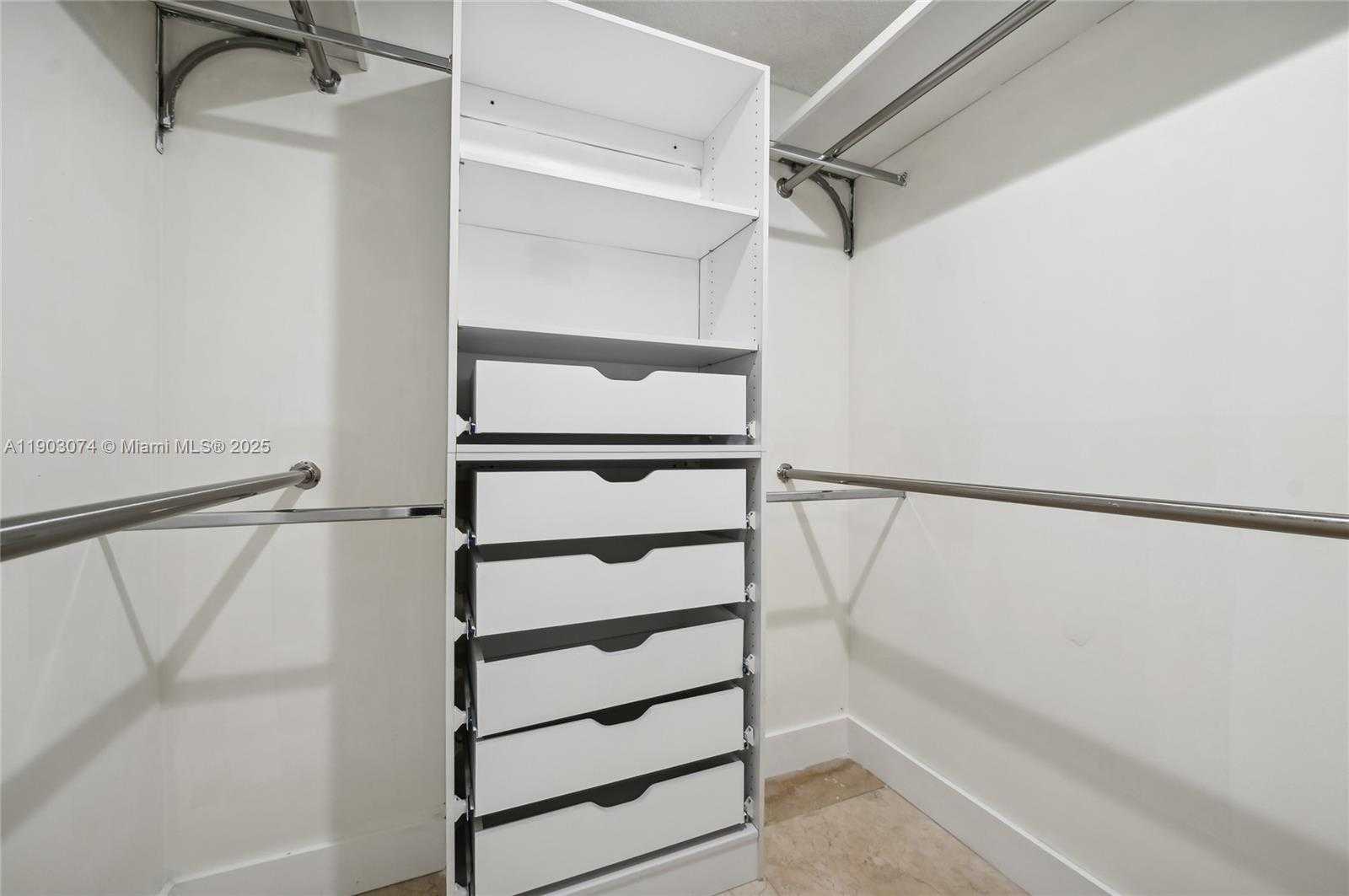 Imagen de Pequeño Objeto