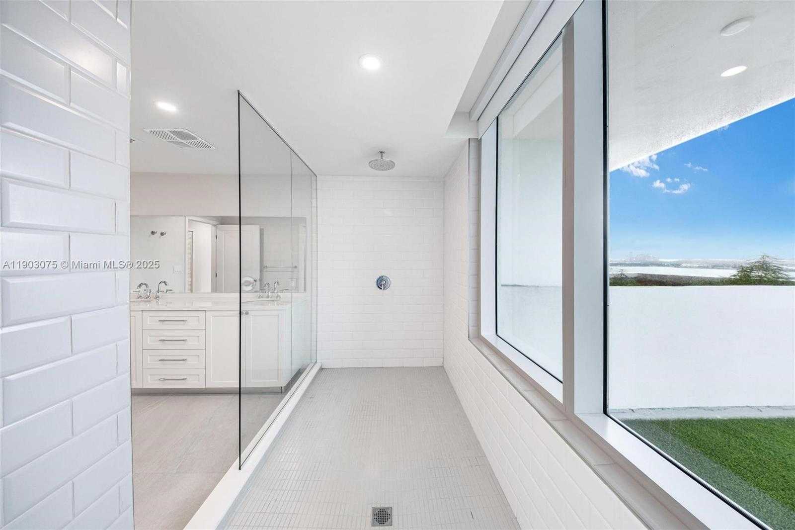 Small Image of 555 NORTH EAST 34TH ST #PH-3, Miami Number 23