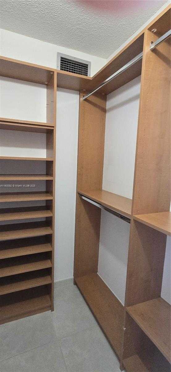 Small Image of 400 KINGS POINT DR #624, Sunny Isles Beach Number 17