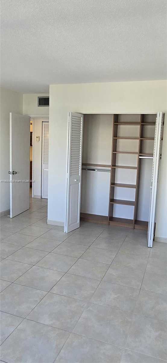 Small Image of 400 KINGS POINT DR #624, Sunny Isles Beach Number 22