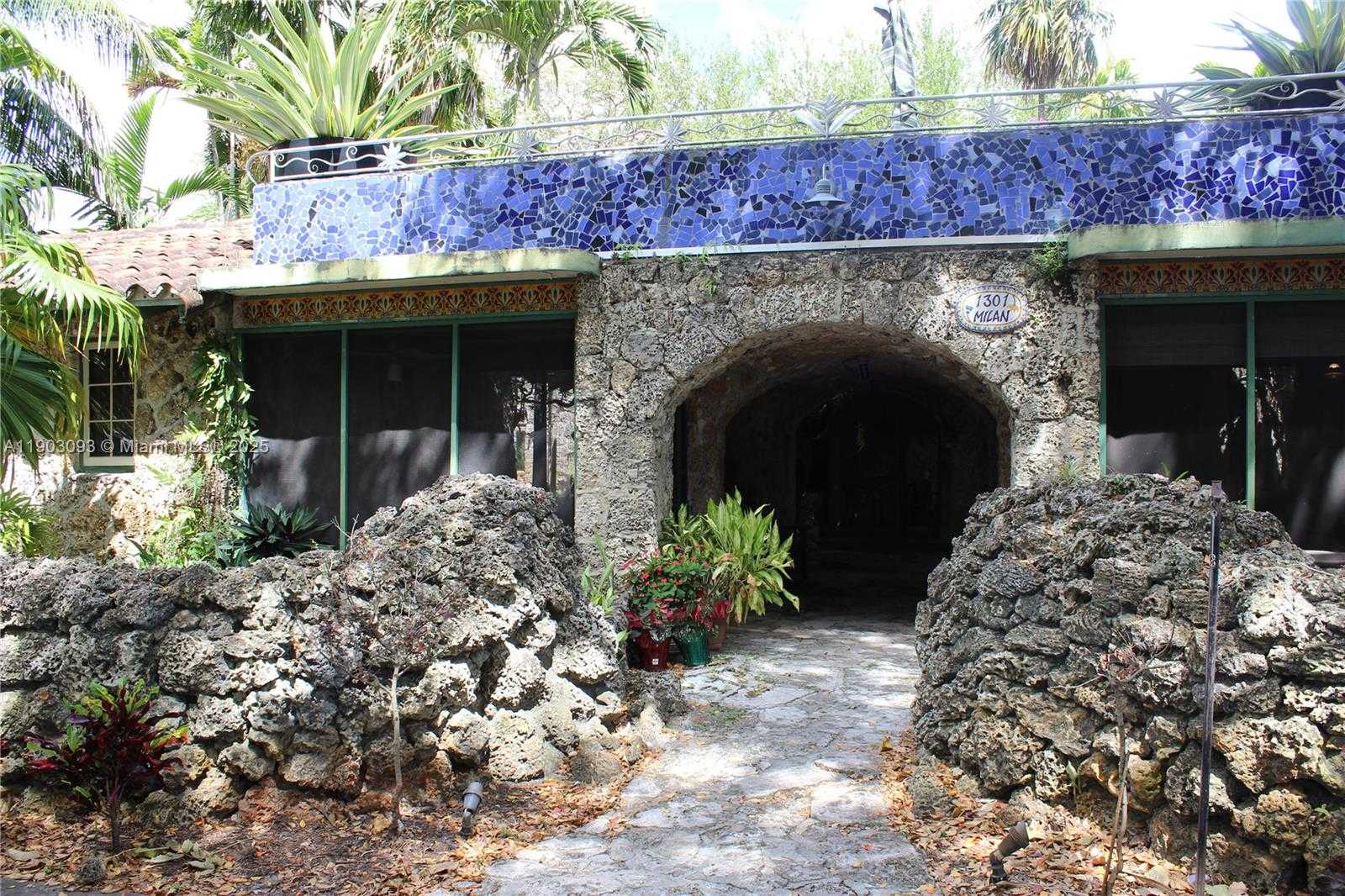 Small Image of 1301 MILAN AVE COTTAGE #1, Coral Gables Number 6