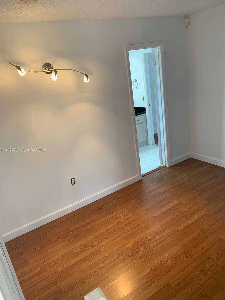 Small Image of 985 NORTH WEST 132ND CT, Miami Number 18