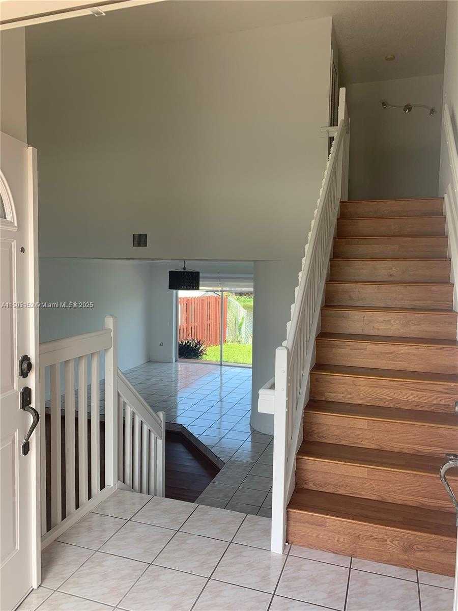 Small Image of 985 NORTH WEST 132ND CT, Miami Number 2