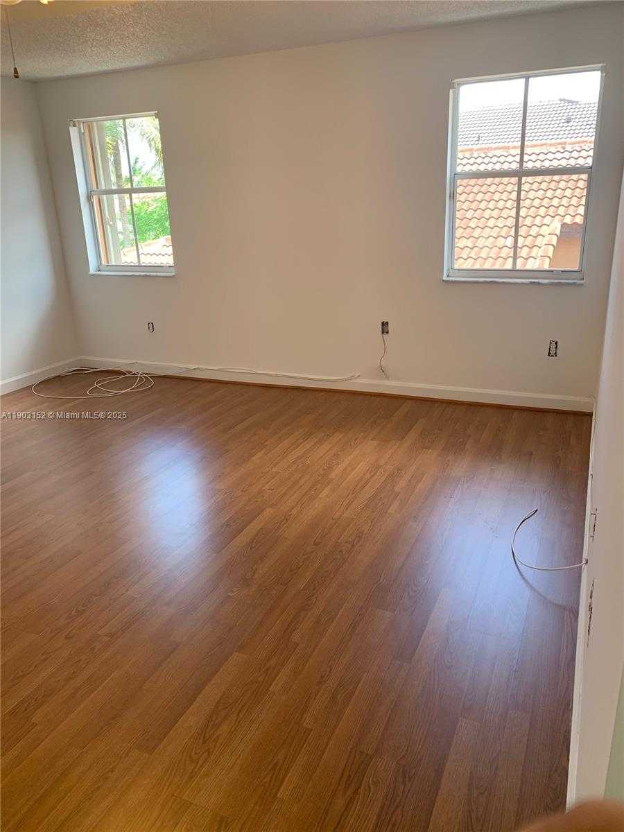 Small Image of 985 NORTH WEST 132ND CT, Miami Number 25