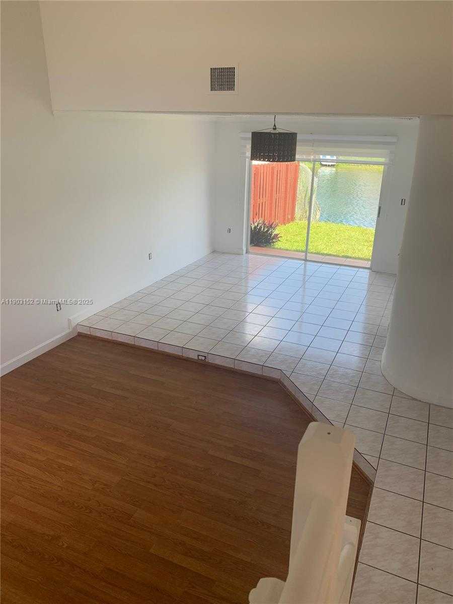 Small Image of 985 NORTH WEST 132ND CT, Miami Number 3