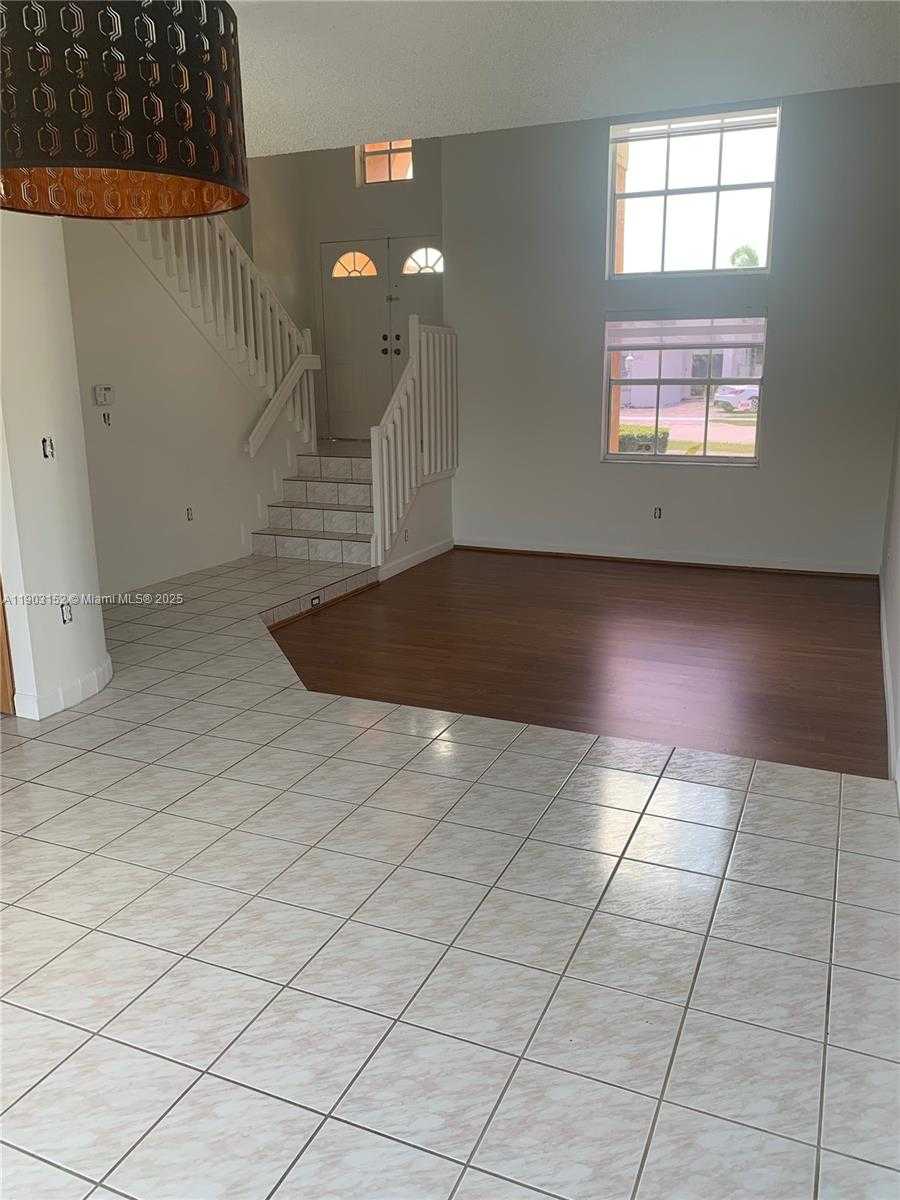 Small Image of 985 NORTH WEST 132ND CT, Miami Number 4