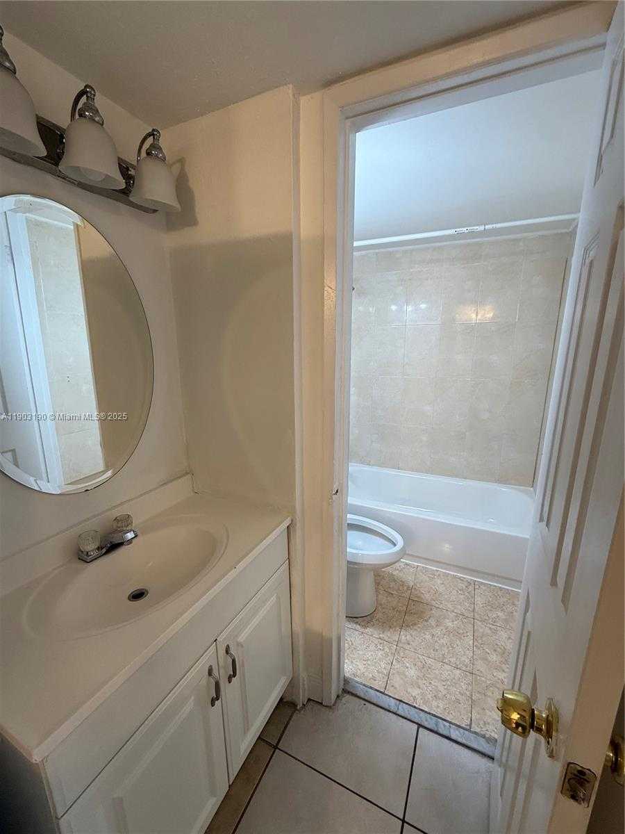 Small Image of 8820 FONTAINEBLEAU BLVD #403, Miami Number 5