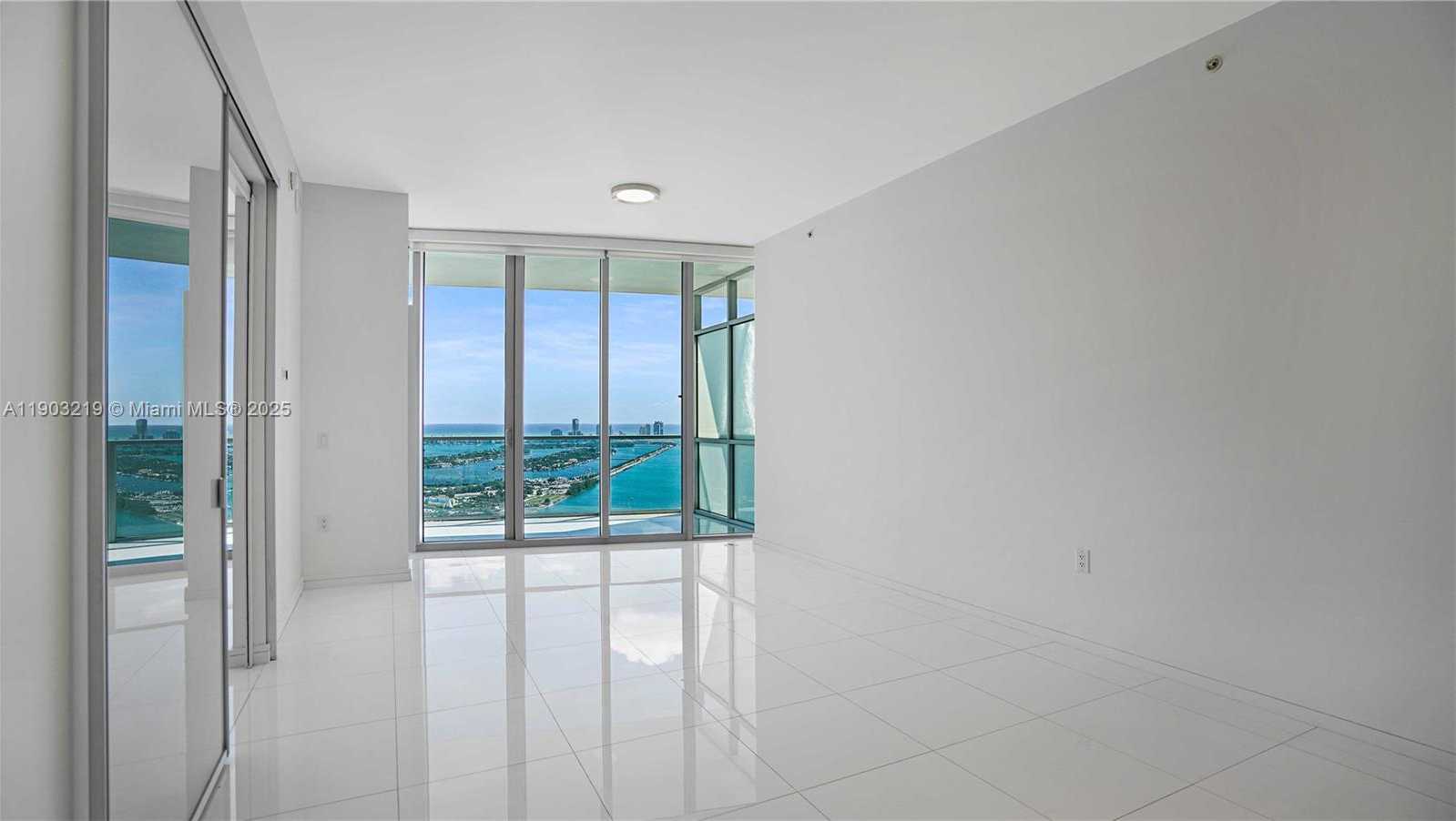 Imagen de Pequeño Objeto