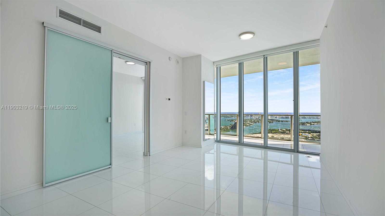 Imagen de Pequeño Objeto