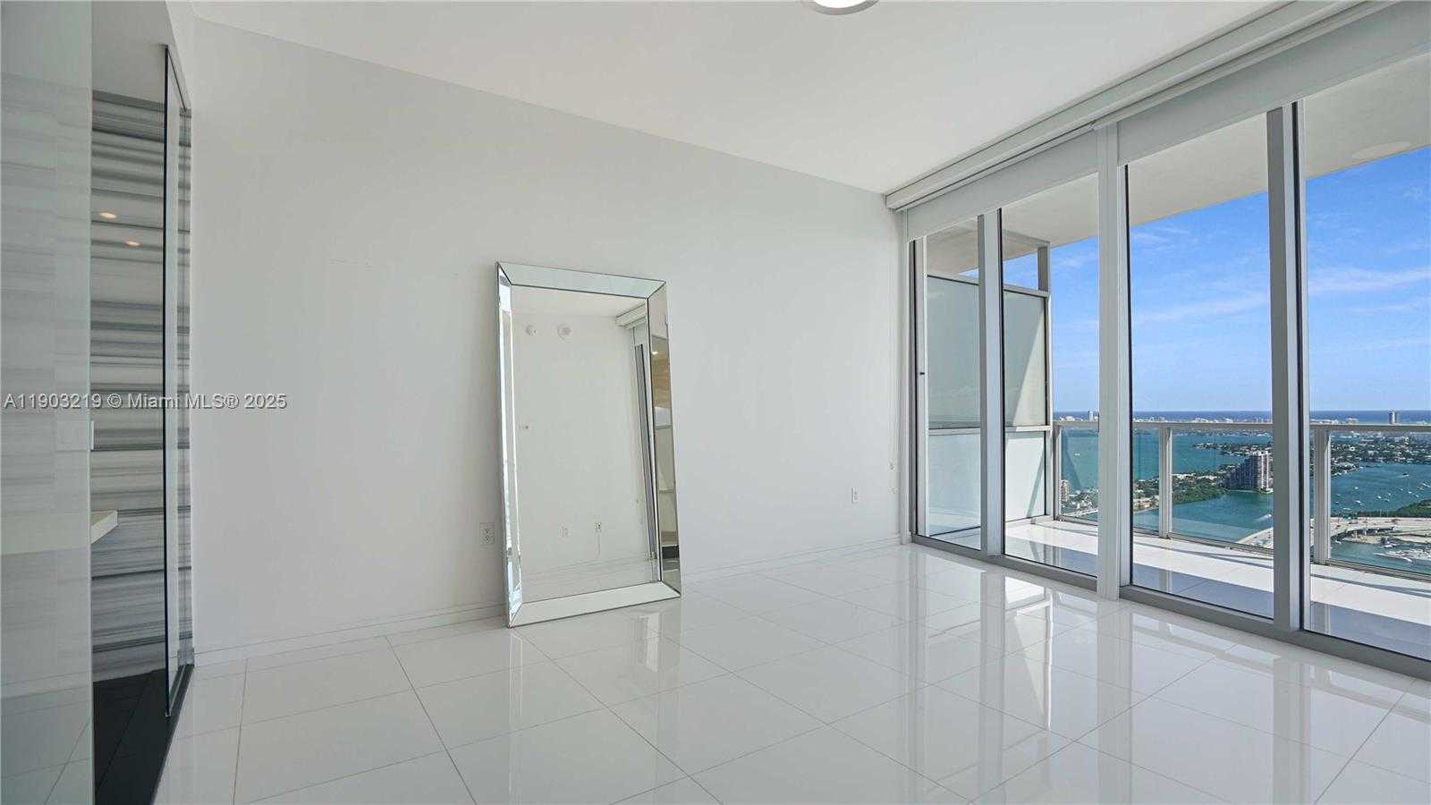 Imagen de Pequeño Objeto