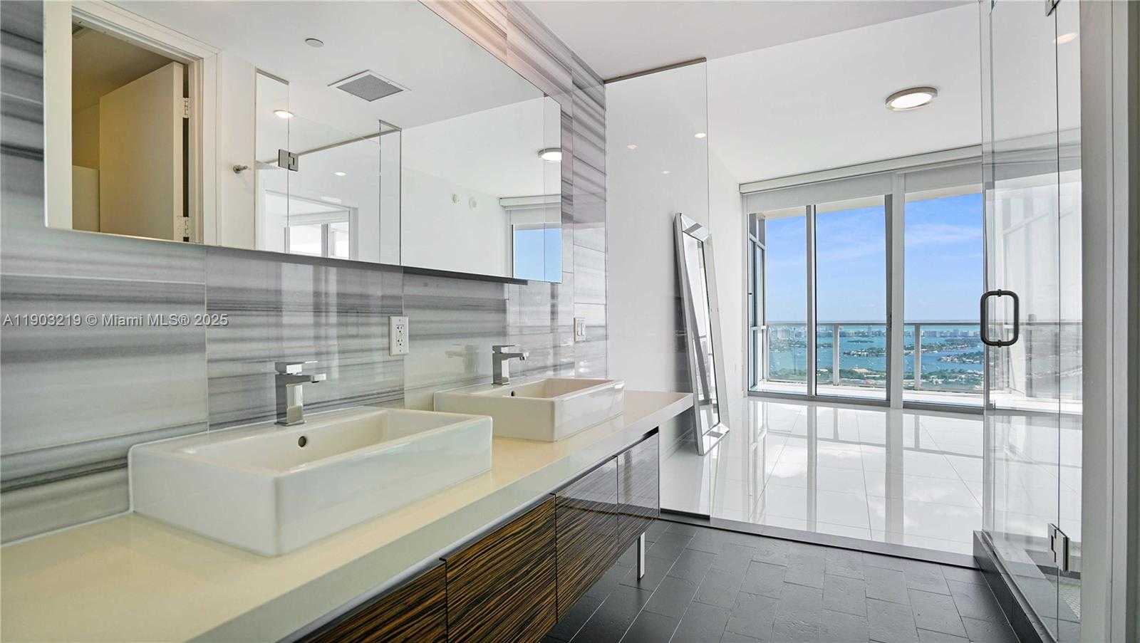 Imagen de Pequeño Objeto