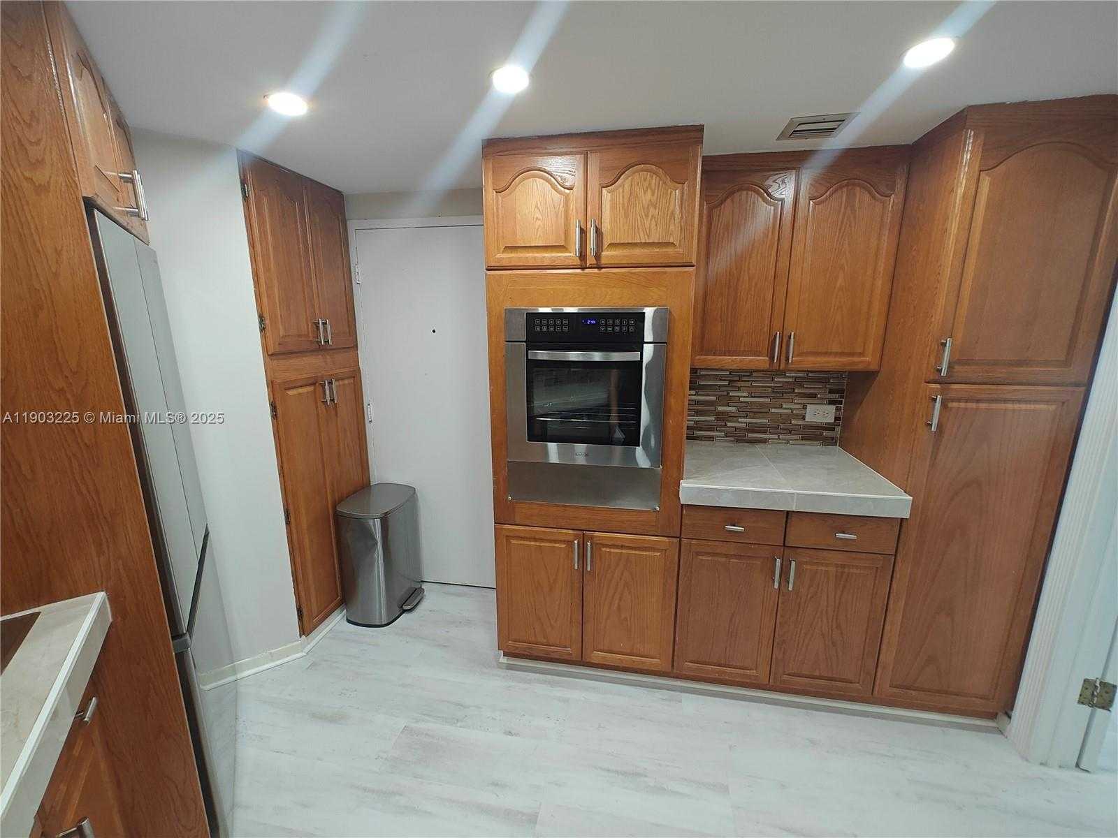 Small Image of 801 BRICKELL BAY DR #970, Miami Number 12