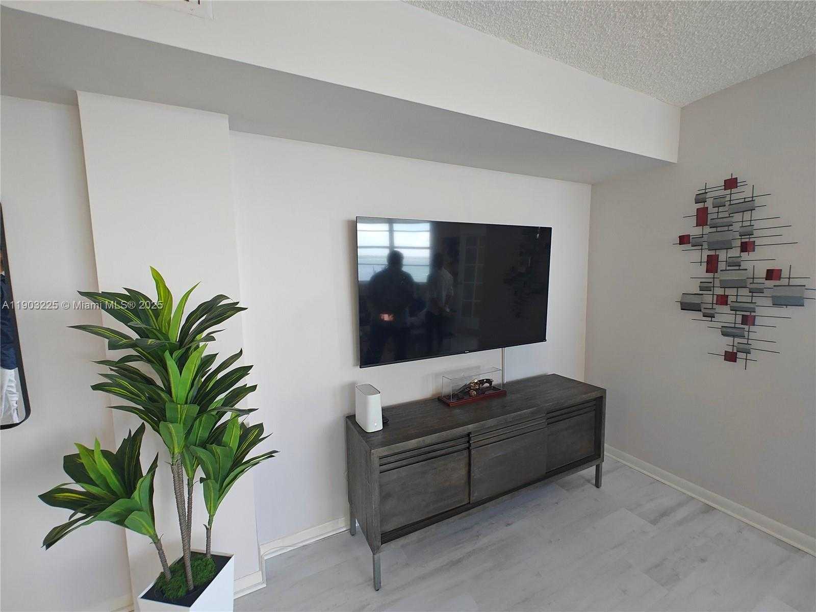 Small Image of 801 BRICKELL BAY DR #970, Miami Number 14