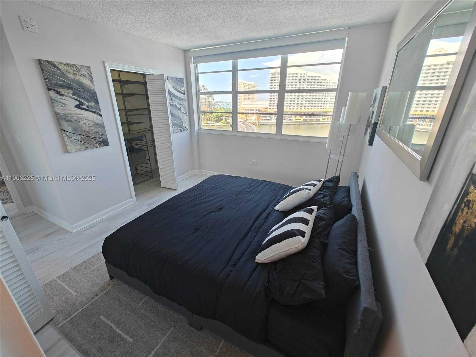 Small Image of 801 BRICKELL BAY DR #970, Miami Number 5