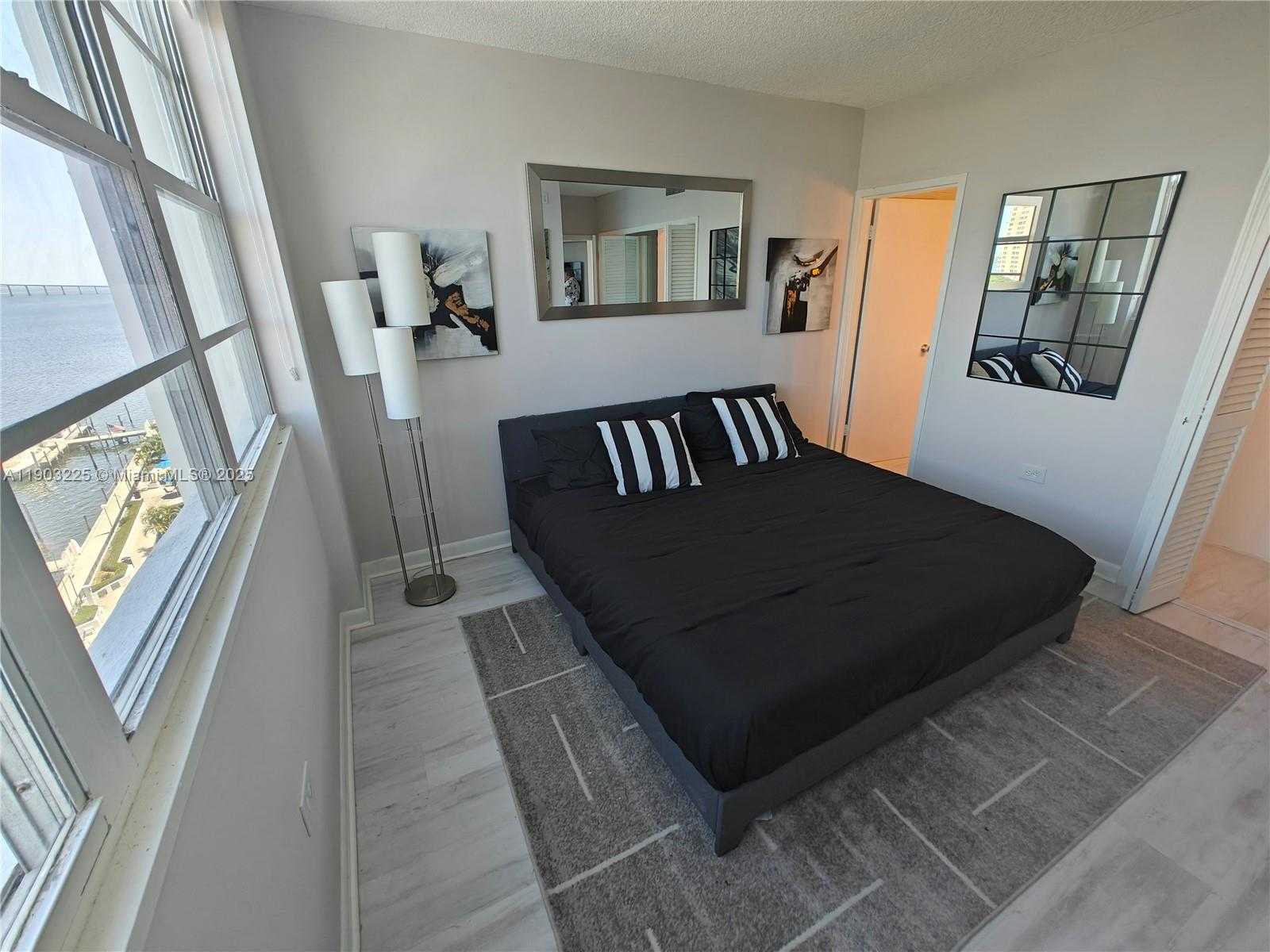 Small Image of 801 BRICKELL BAY DR #970, Miami Number 6