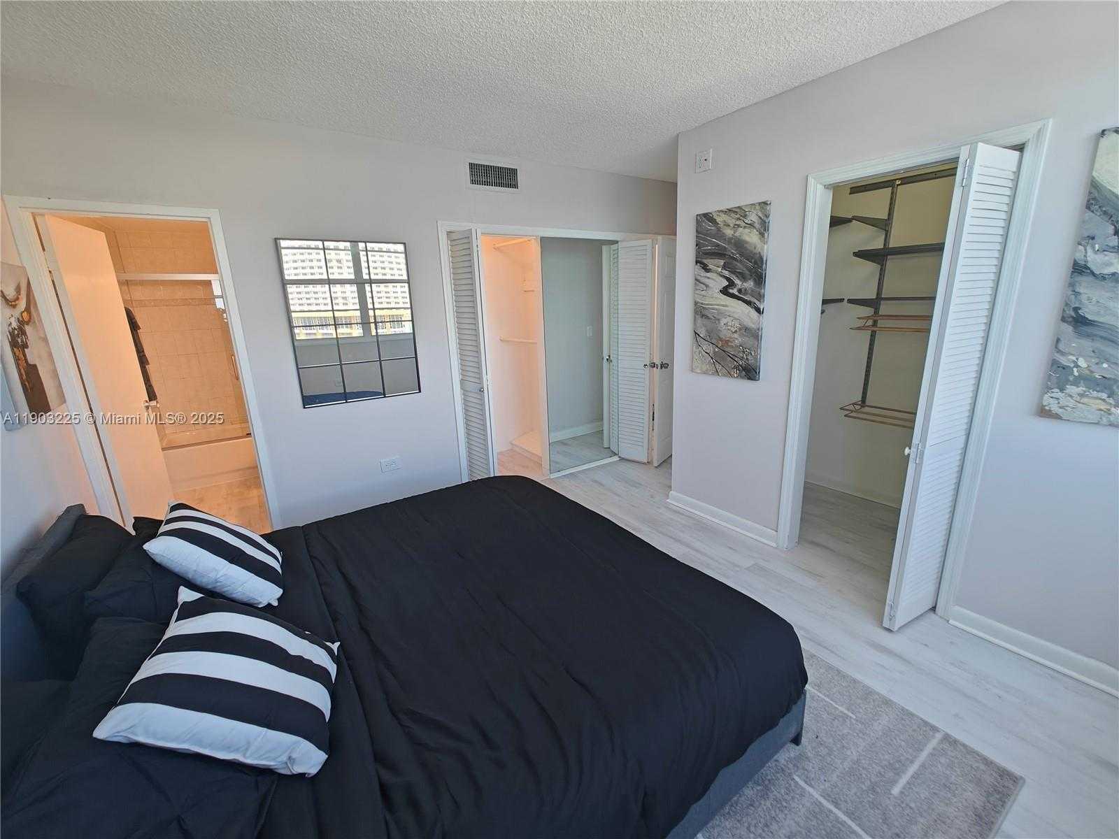 Small Image of 801 BRICKELL BAY DR #970, Miami Number 7