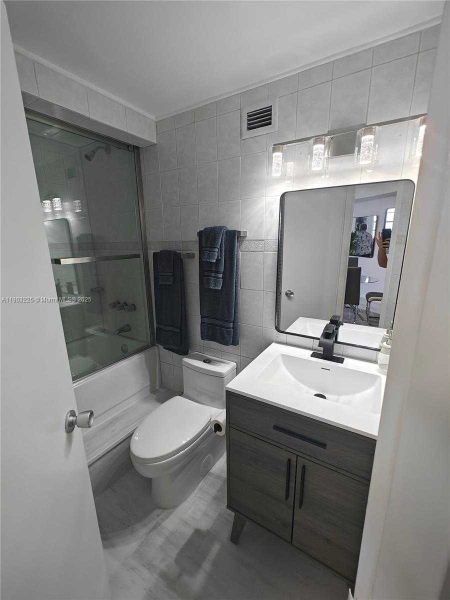 Small Image of 801 BRICKELL BAY DR #970, Miami Number 9