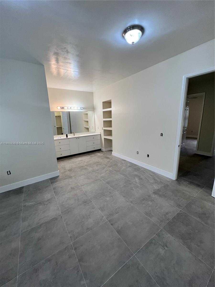 Imagen de Pequeño Objeto