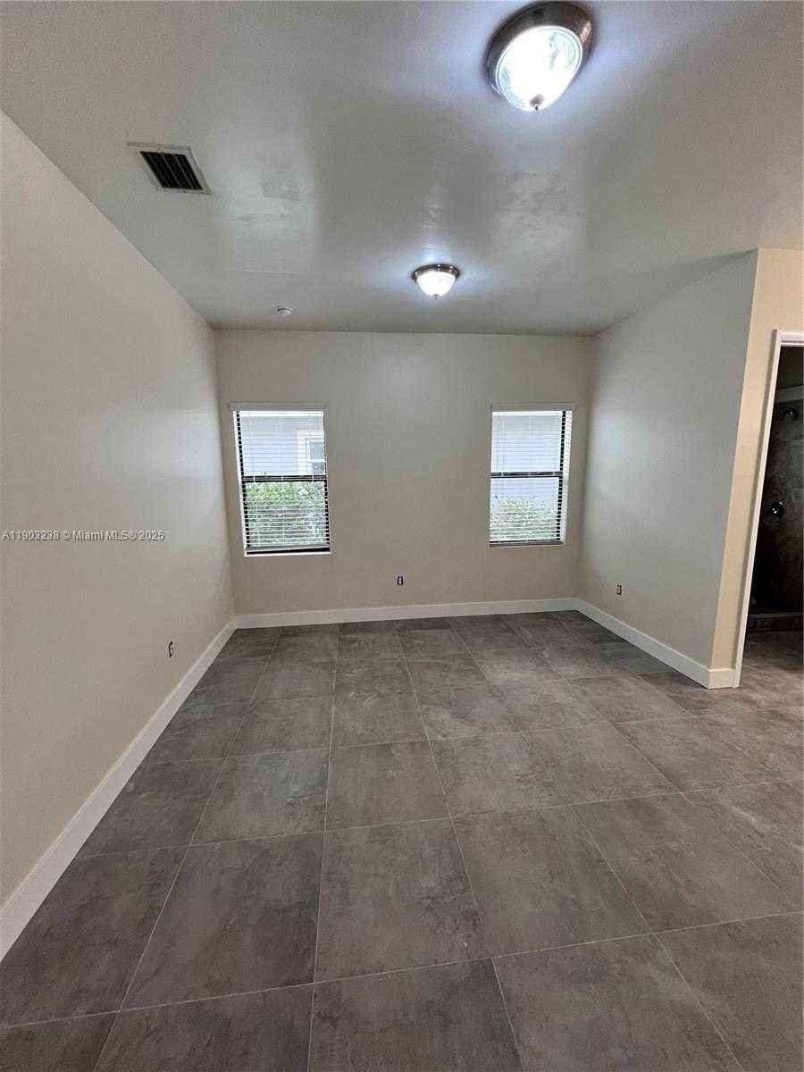 Imagen de Pequeño Objeto