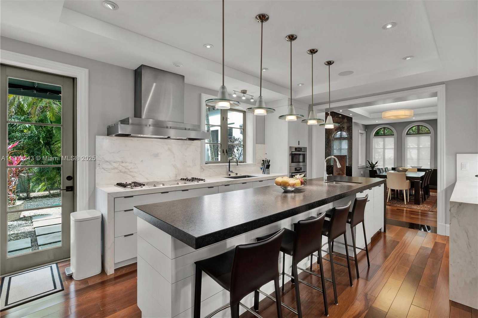 Small Image of 932 ESCOBAR AVE, Coral Gables Number 12