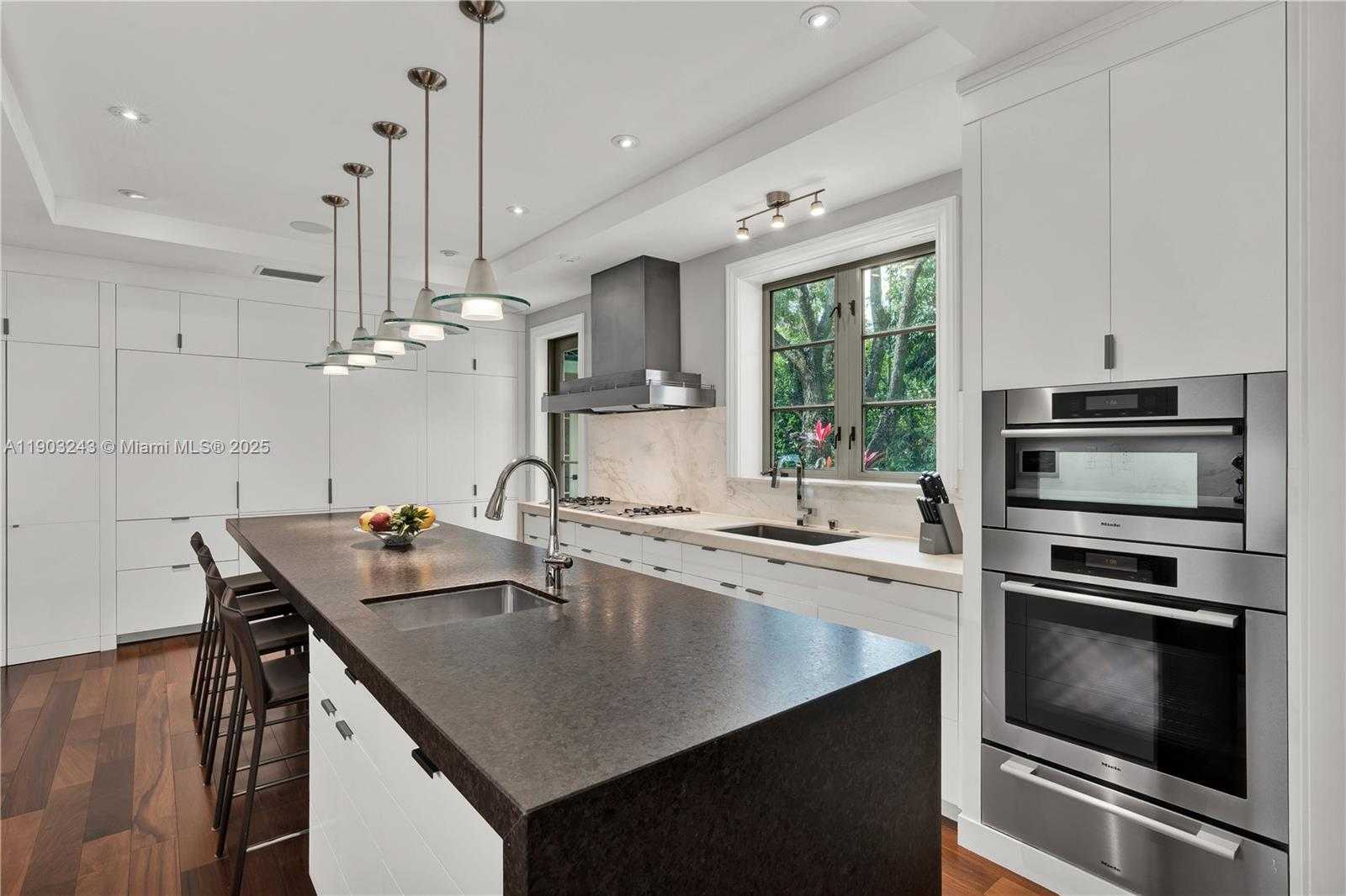 Small Image of 932 ESCOBAR AVE, Coral Gables Number 13