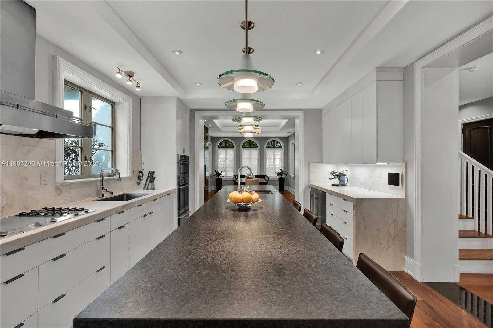 Small Image of 932 ESCOBAR AVE, Coral Gables Number 14