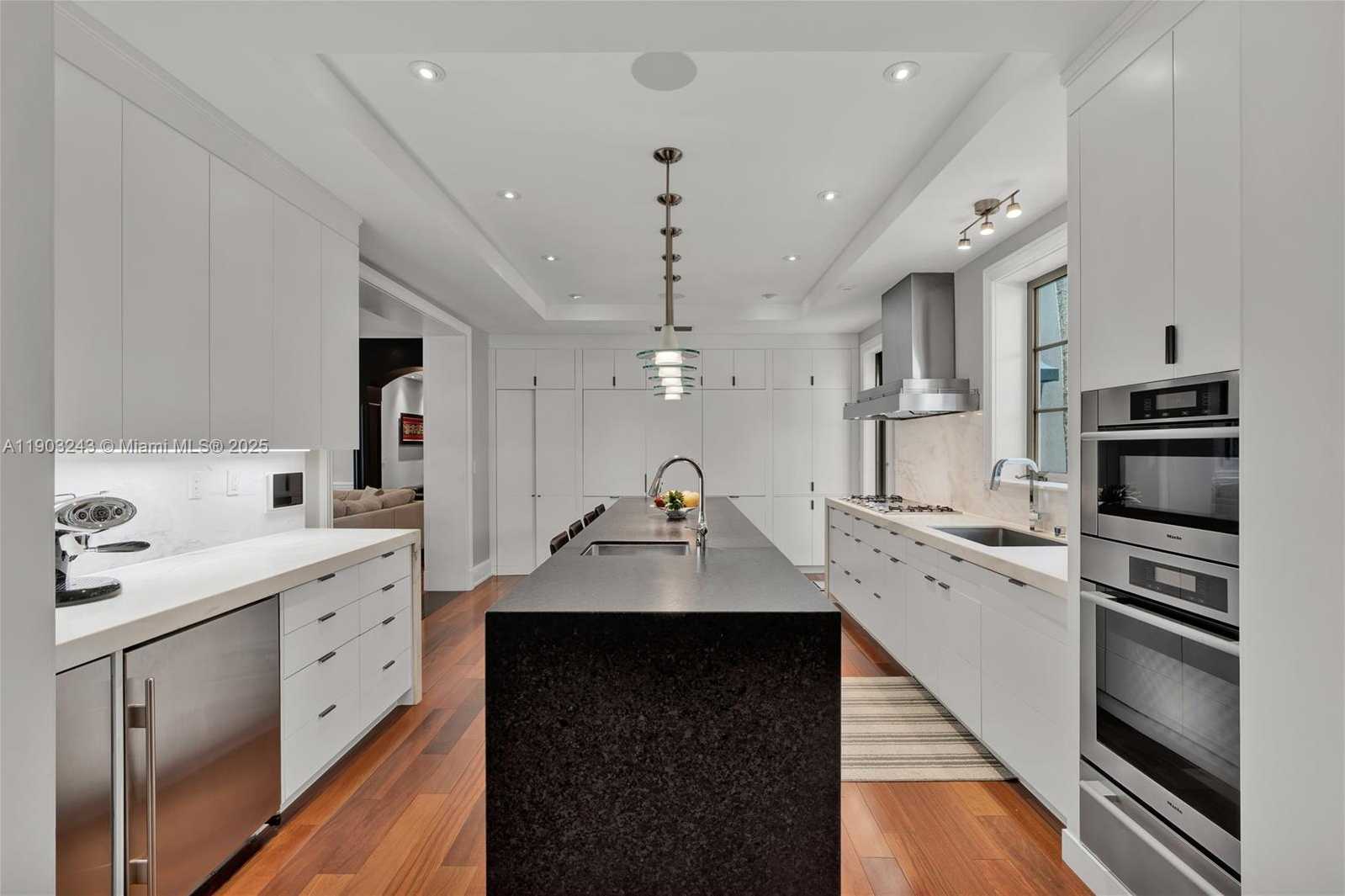 Small Image of 932 ESCOBAR AVE, Coral Gables Number 15