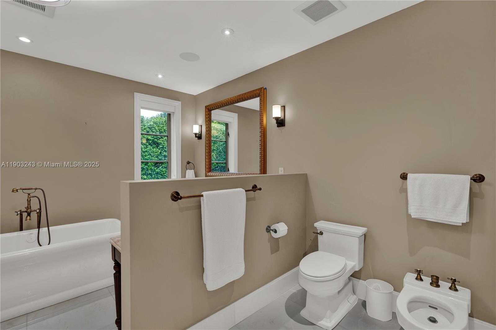 Small Image of 932 ESCOBAR AVE, Coral Gables Number 27