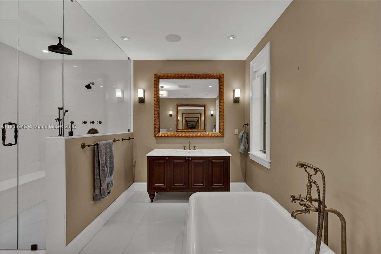 Small Image of 932 ESCOBAR AVE, Coral Gables Number 28