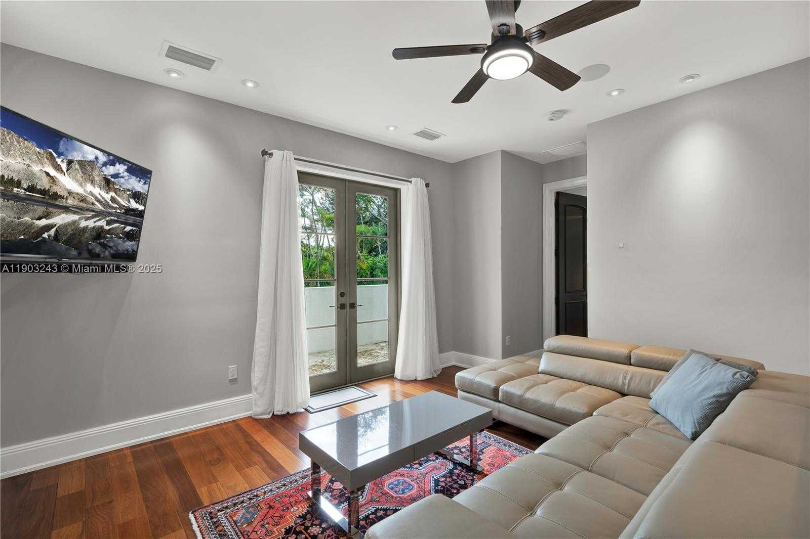 Small Image of 932 ESCOBAR AVE, Coral Gables Number 31