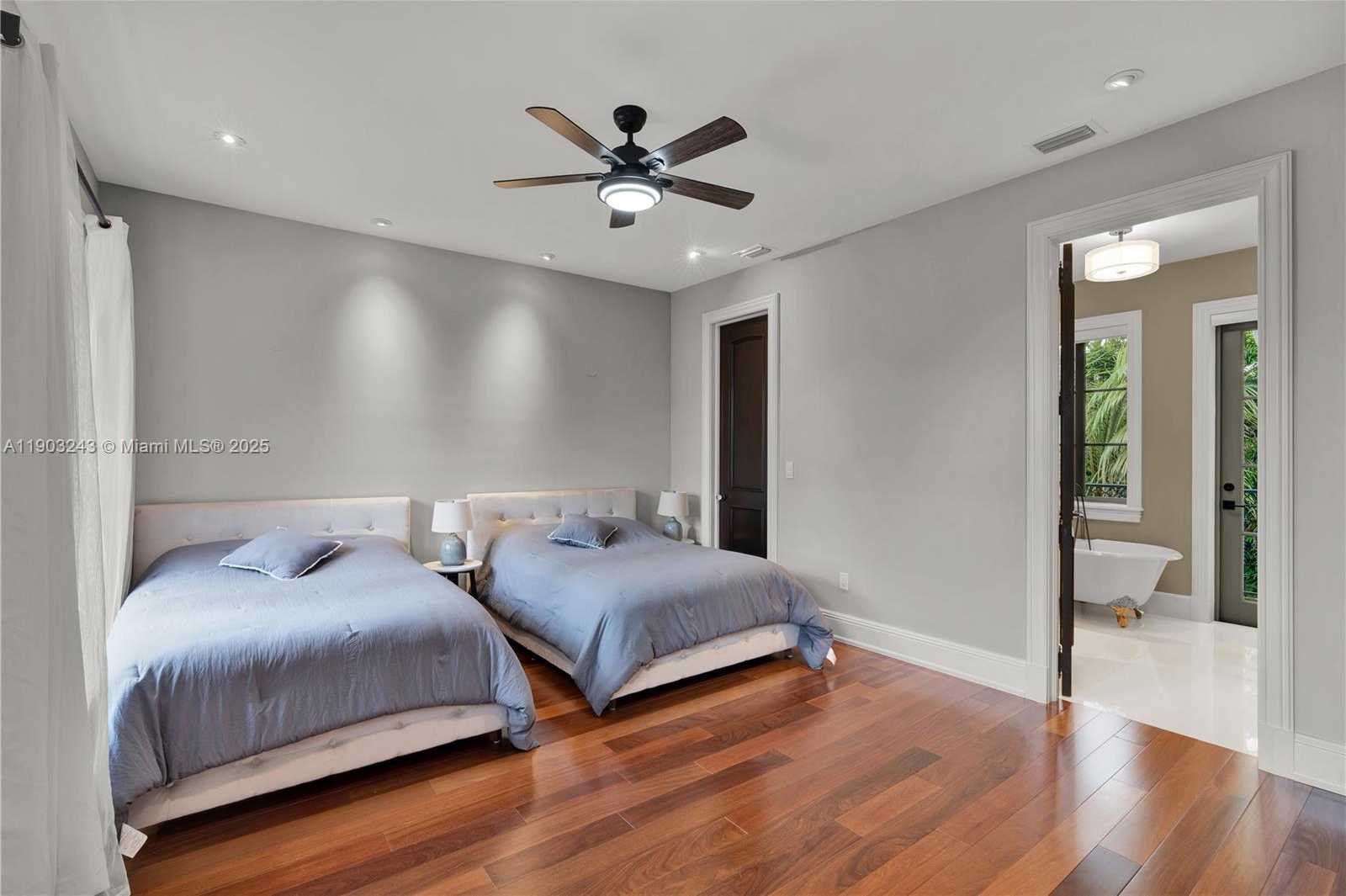 Small Image of 932 ESCOBAR AVE, Coral Gables Number 35