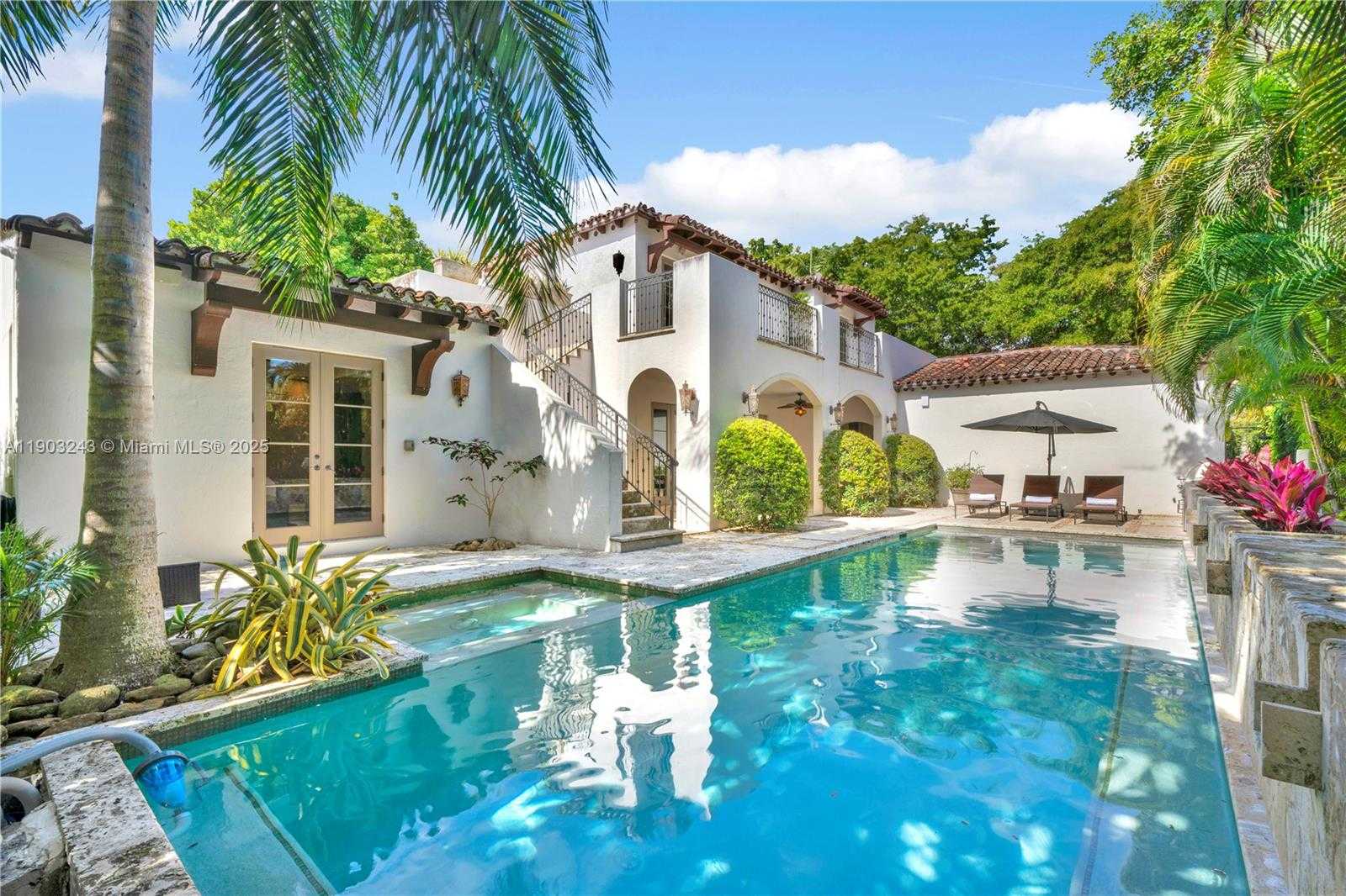 Small Image of 932 ESCOBAR AVE, Coral Gables Number 43