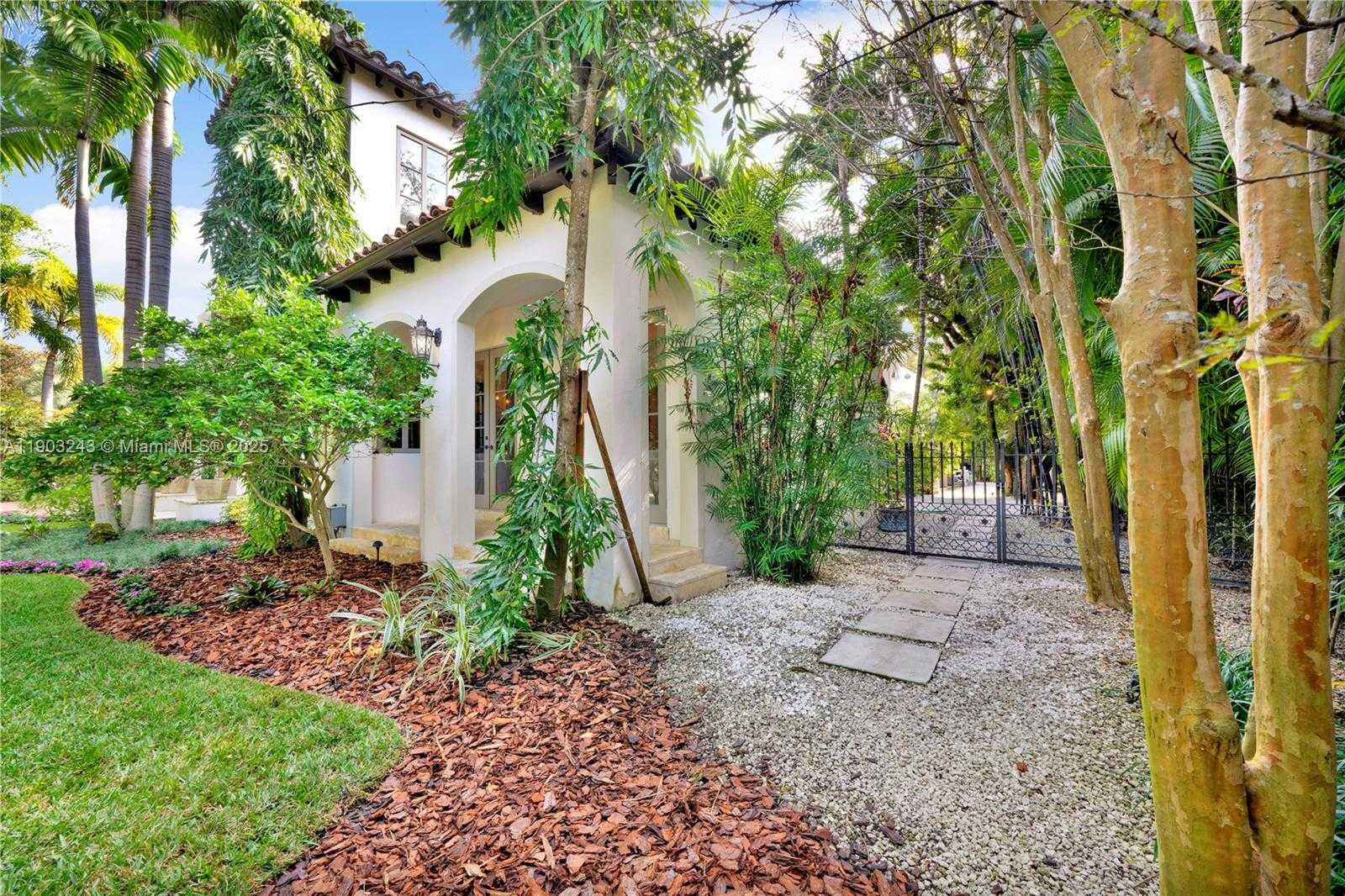 Small Image of 932 ESCOBAR AVE, Coral Gables Number 46