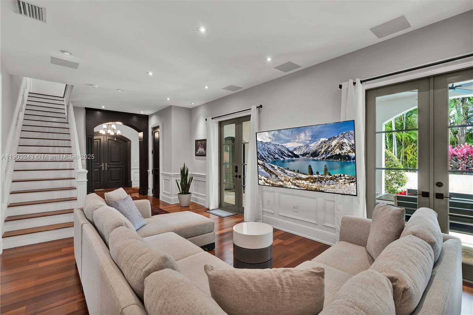 Small Image of 932 ESCOBAR AVE, Coral Gables Number 8