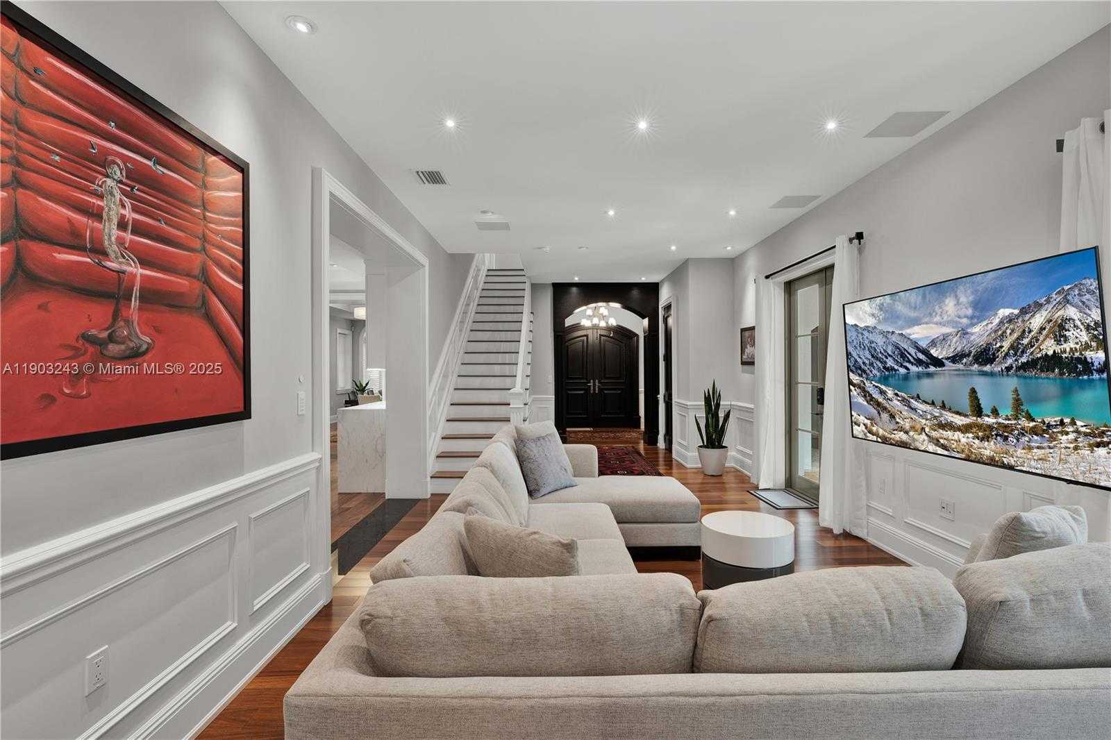 Small Image of 932 ESCOBAR AVE, Coral Gables Number 9