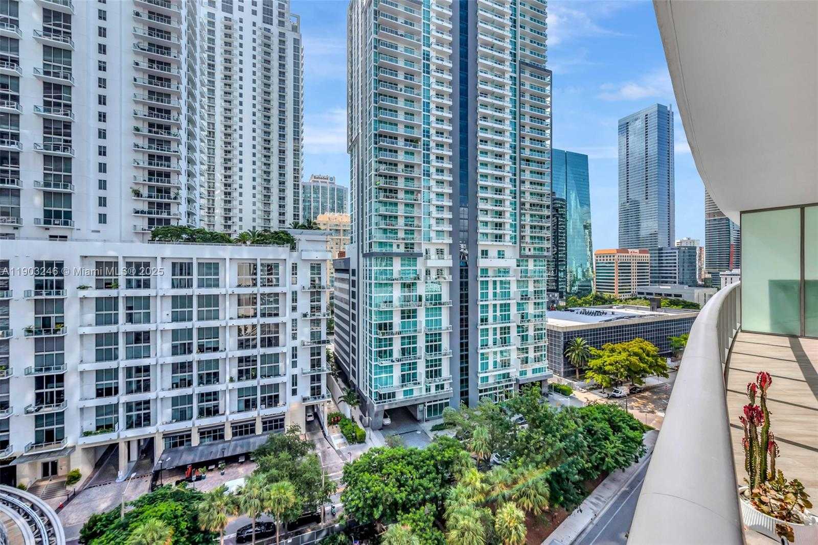 Small Image of 1100 SOUTH MIAMI AVE #1010, Miami Number 31