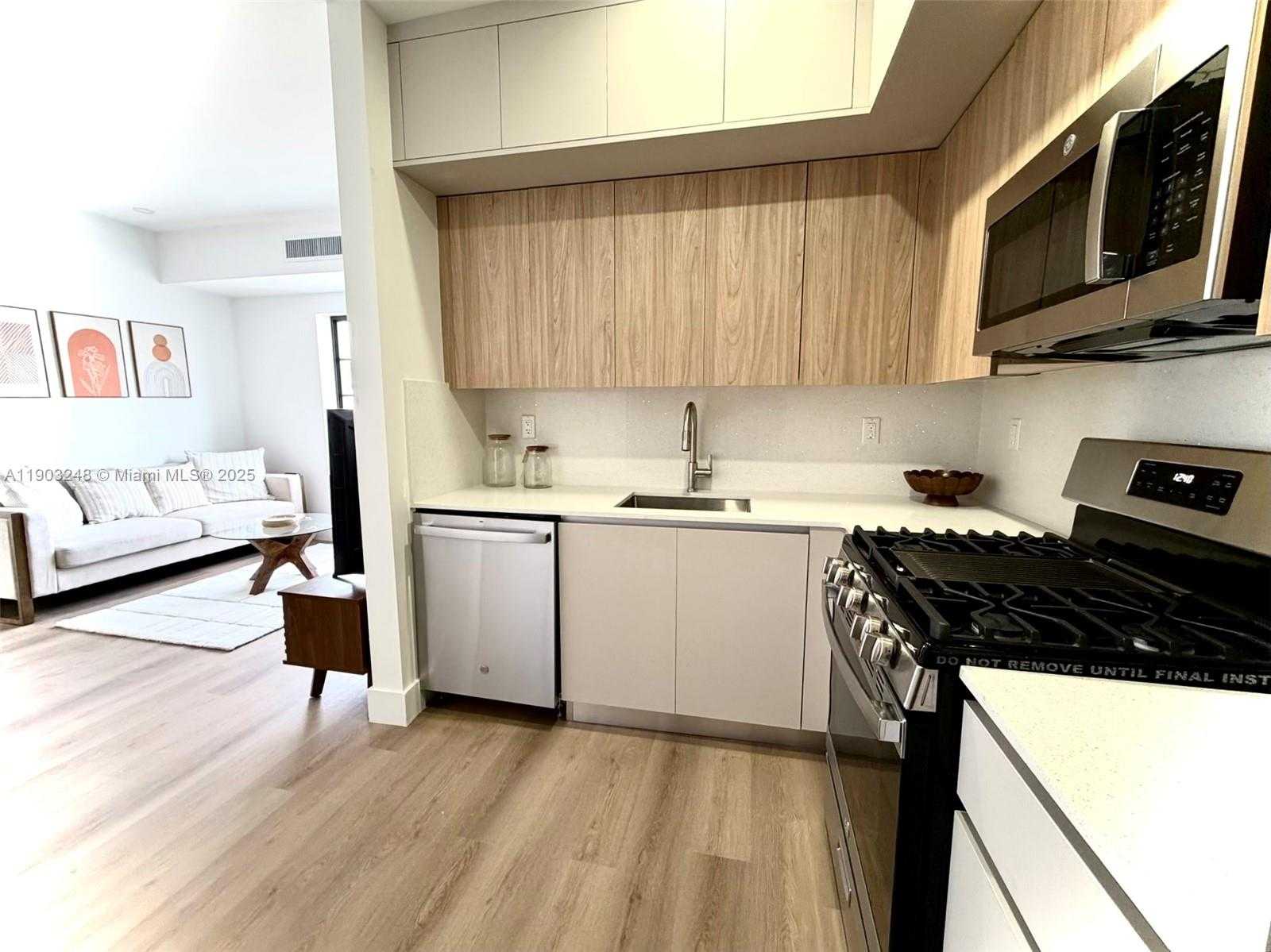Small Image of 1619 JEFFERSON AVE #301, Miami Beach Number 2