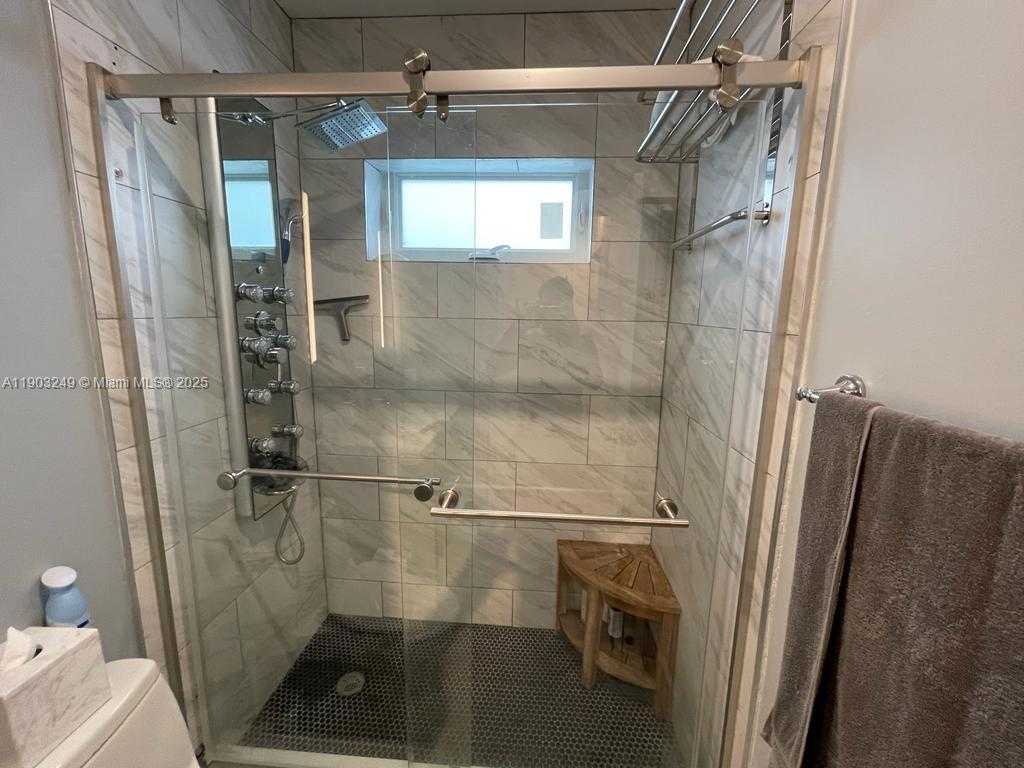 Small Image of 1545 NORTH EAST 138TH ST, North Miami Number 11