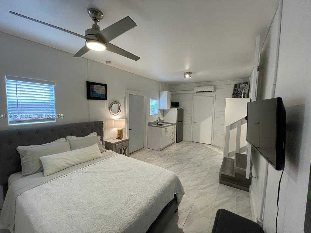 Small Image of 1545 NORTH EAST 138TH ST, North Miami Number 14