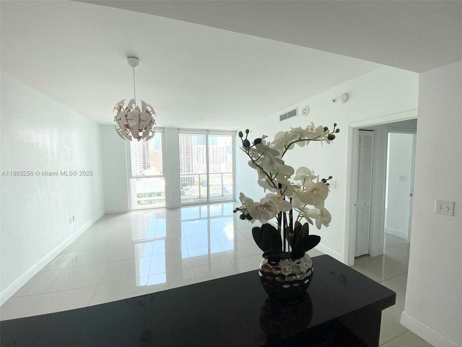 Small Image of 244 BISCAYNE BLVD #1605, Miami Number 2