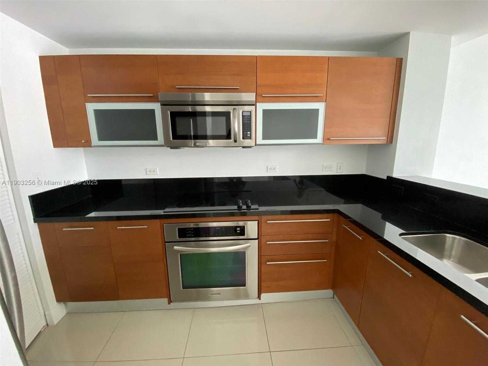 Small Image of 244 BISCAYNE BLVD #1605, Miami Number 4