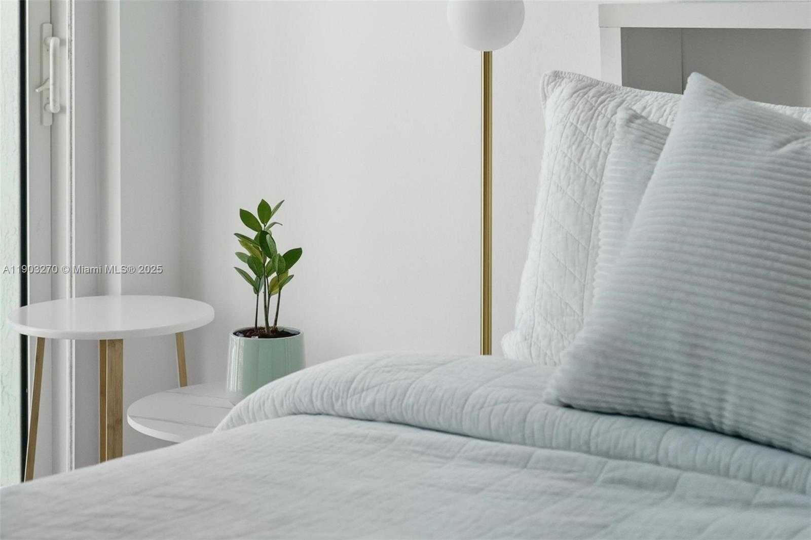 Small Image of 951 BRICKELL AVE #3504, Miami Number 25