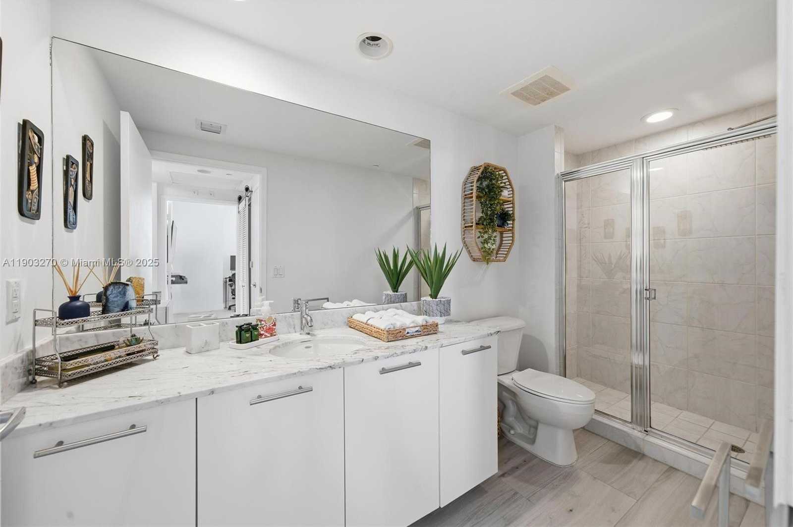 Small Image of 951 BRICKELL AVE #3504, Miami Number 34