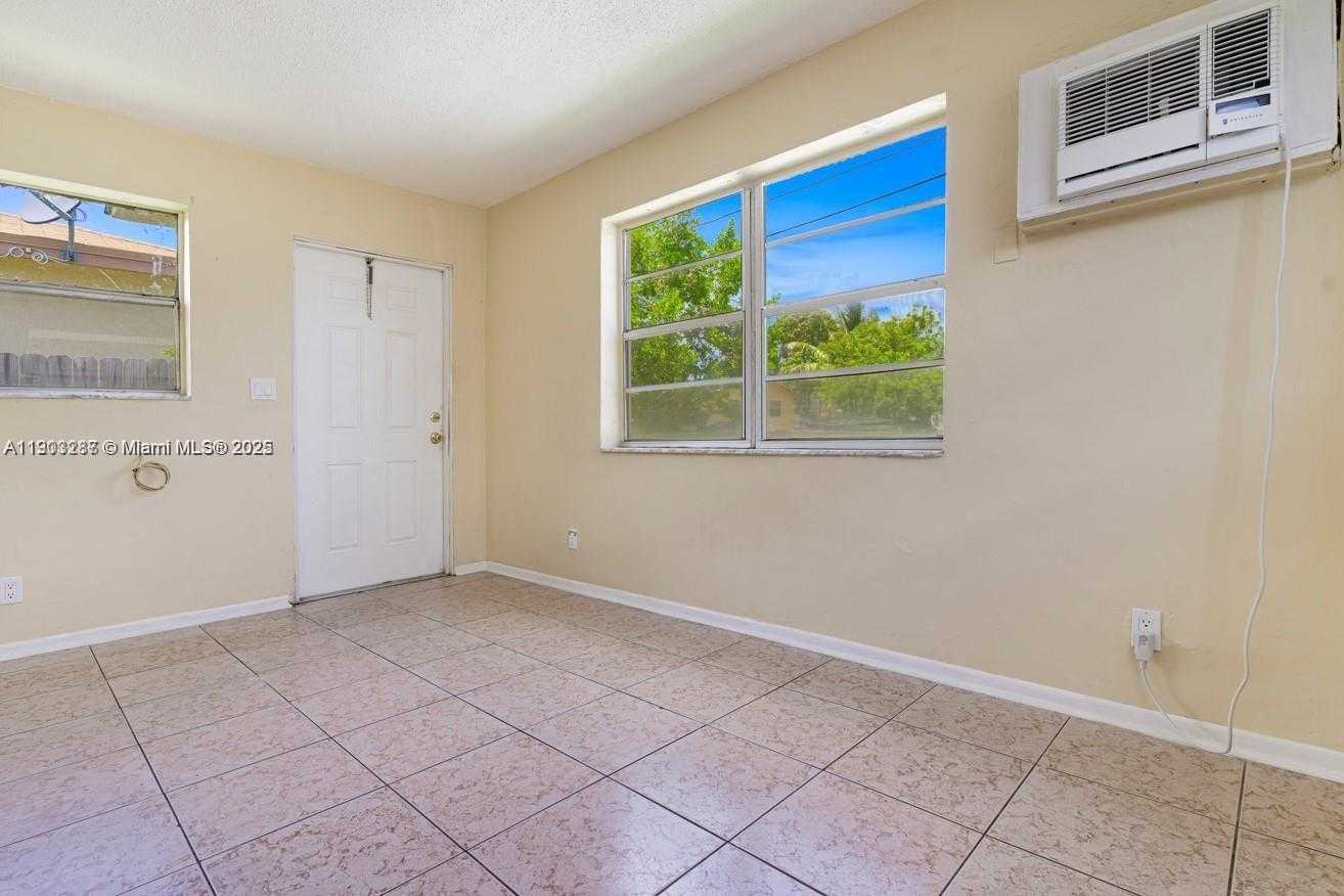 Imagen de Pequeño Objeto