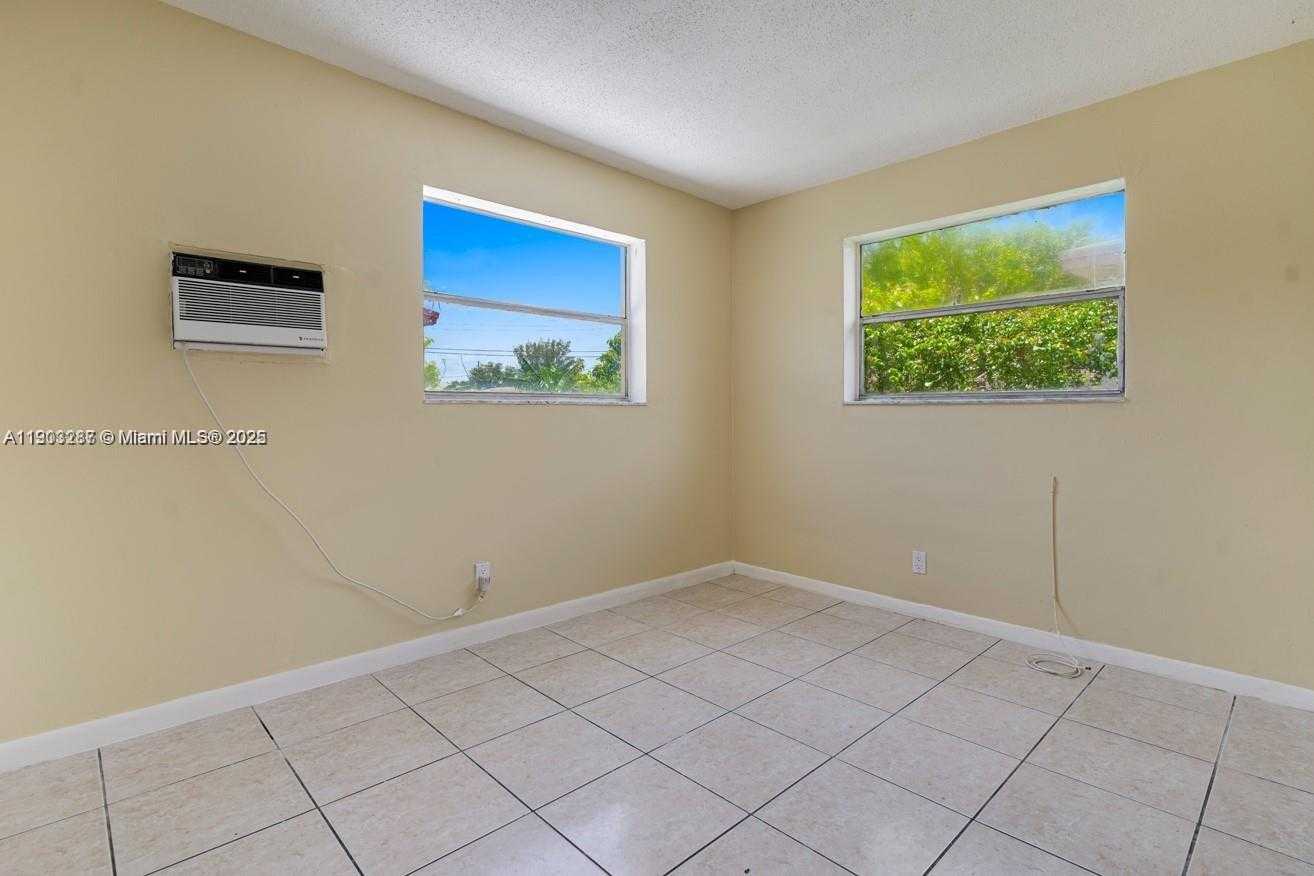 Imagen de Pequeño Objeto