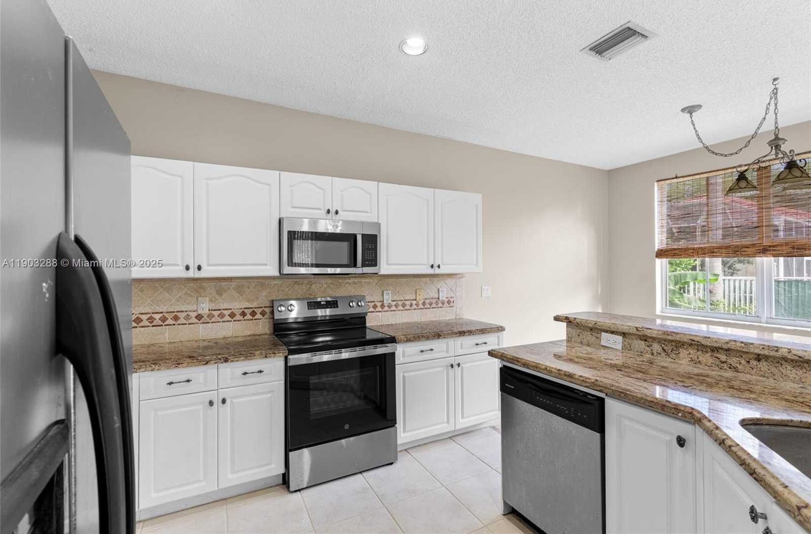 Small Image of 4490 FOXTAIL LN, Weston Number 21